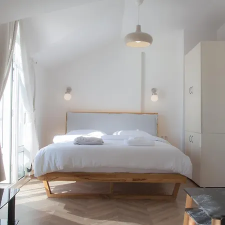 Mavi Avlu - Main Square Old Town Apartment *